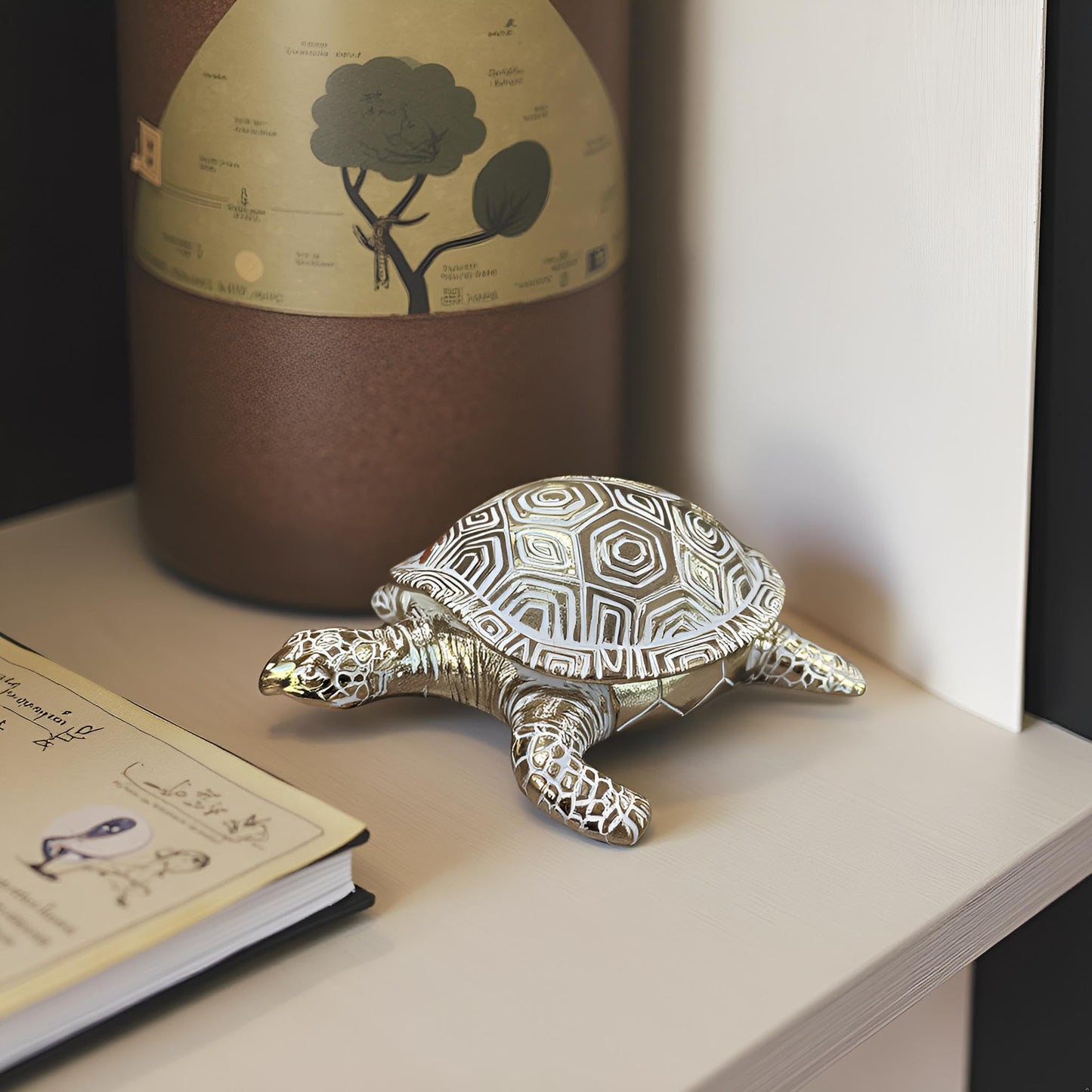 LAIKEARTS Modern Sea Turtle Decor Sculpture, Coastal Beach Decorations, Resin Statue, Decorations Applicable Home, Living Room, Bedroom, Office Desk Indoor (Golden)