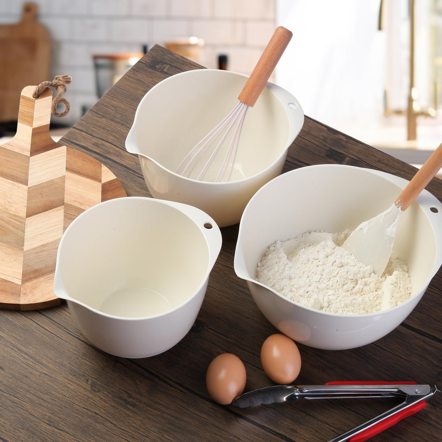 JCXivan 3 Plastic Mixing Bowls with Pour Spout,Lids and TPR Non-Slip Bottom,Small Nesting Batter Bowl Set for Kitchen Prep,Baking,Storage,BPA Free,Easy to Grip,1.5Qt,2Qt,3Qt,White