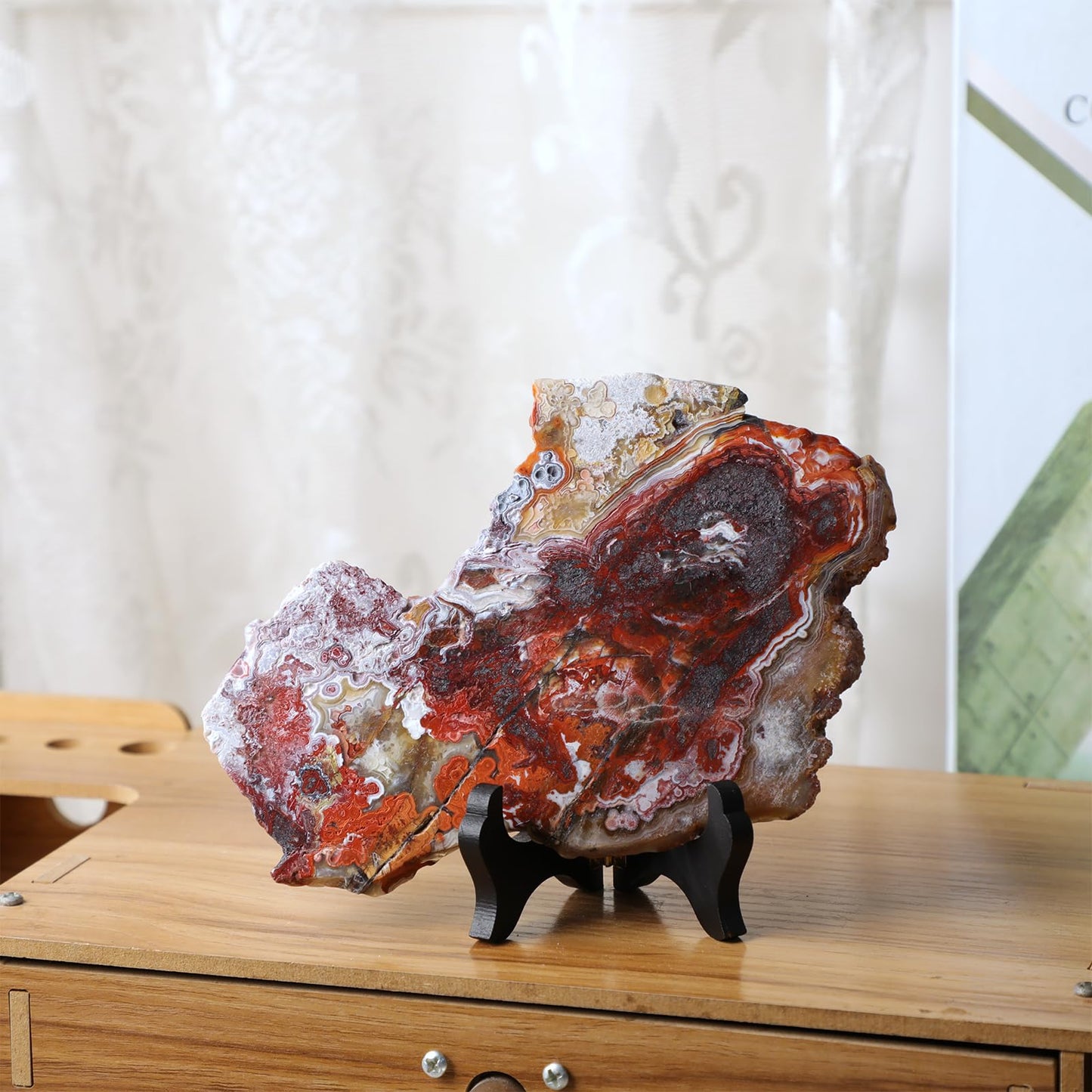 TUMBEELLUWA Irregular Mexico Agate Slab Crystal Stone Collection for Desk Table Decor, Natural Crystal Mineral Specimen with Wooden Display Stand