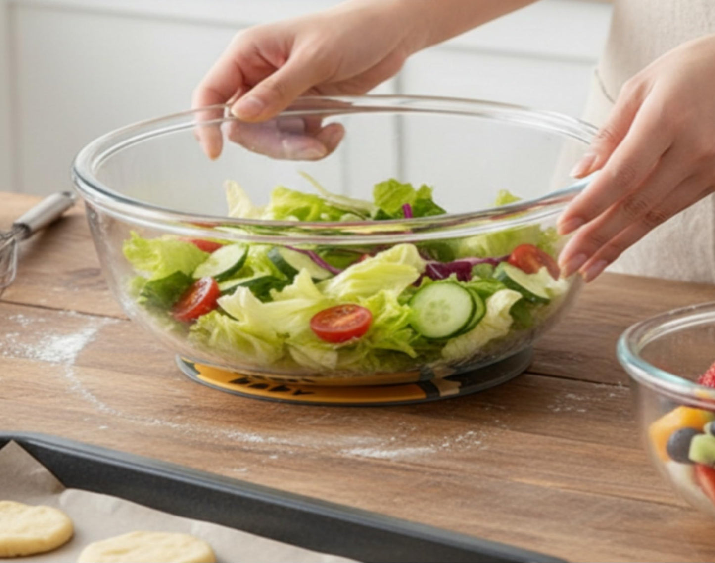 Jsshliom 12.3in Wide 6Qt Extra Large Glass Bowl,Glass Salad Bowl Mixing Bowl for Sourdough Bread Dough Making Marinating Meat,Serving Fruit Bowl on Kitchen Countertop for Party,Pasta Dish, Clear