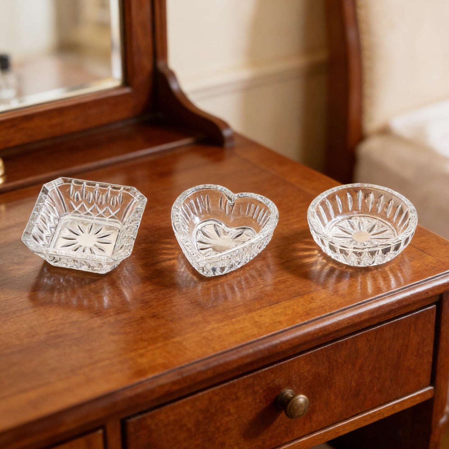 LOULIQIGIFT Set of 3 Clear Jewelry Dish Tray for Women Crystal Ring Holder for Wedding Engagement Birthday Mother's Day(Round, Square, Heart)