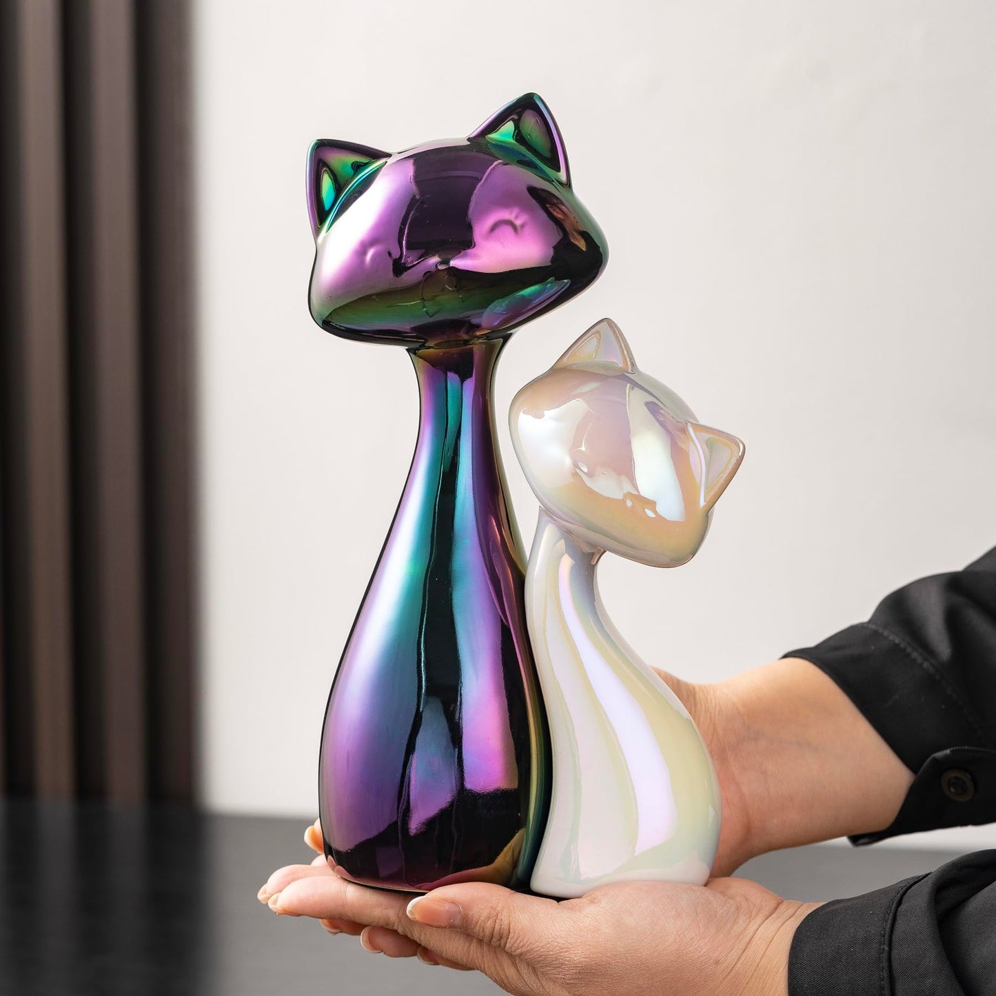 SURE YUESI Ceramic Cat Statue Set, Black & White Cute Cat Figurines, Lucky Cat Desk Decor for Cat Lovers, Modern Collectible Home Decor for Bookshelf & Living Room