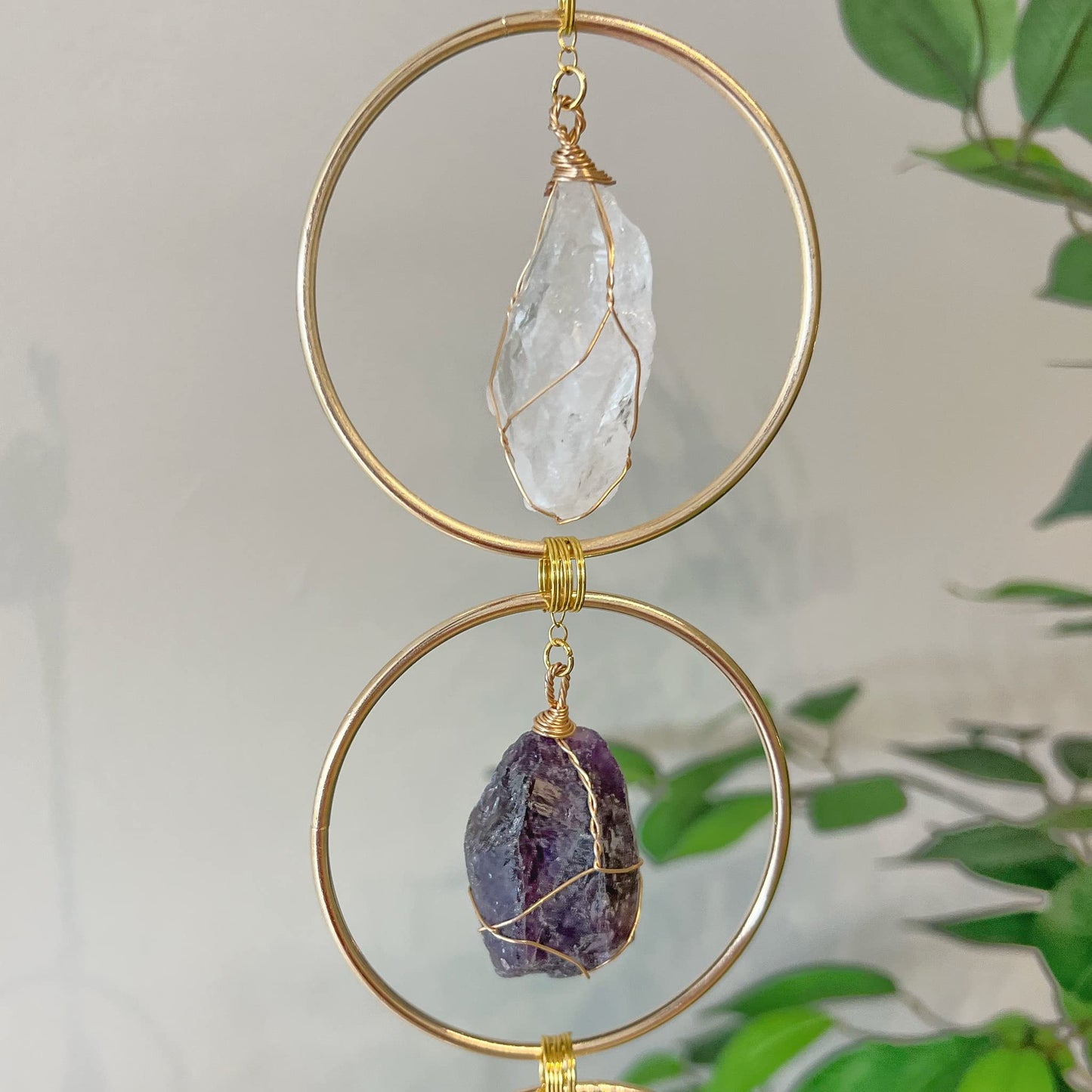 Pozbee 7 Chakra Crystal Hanging Ornament, Unique, Spiritual Boho Wall Decor, Raw Chakra Stones Amethyst Suncatcher, Rose Quartz Healing Crystal (Gold)