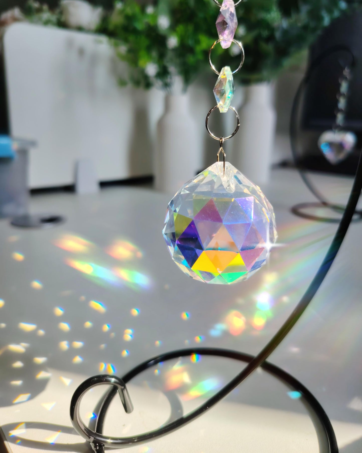 QuarenDen Tabletop Memorial Gifts, Ornament Display Stand With 40mm Crystal Ball and 45mm Heart Suncatcher Hanging, Crystal Ornament Rainbow Maker, Memorial Grief Bereavement Gifts