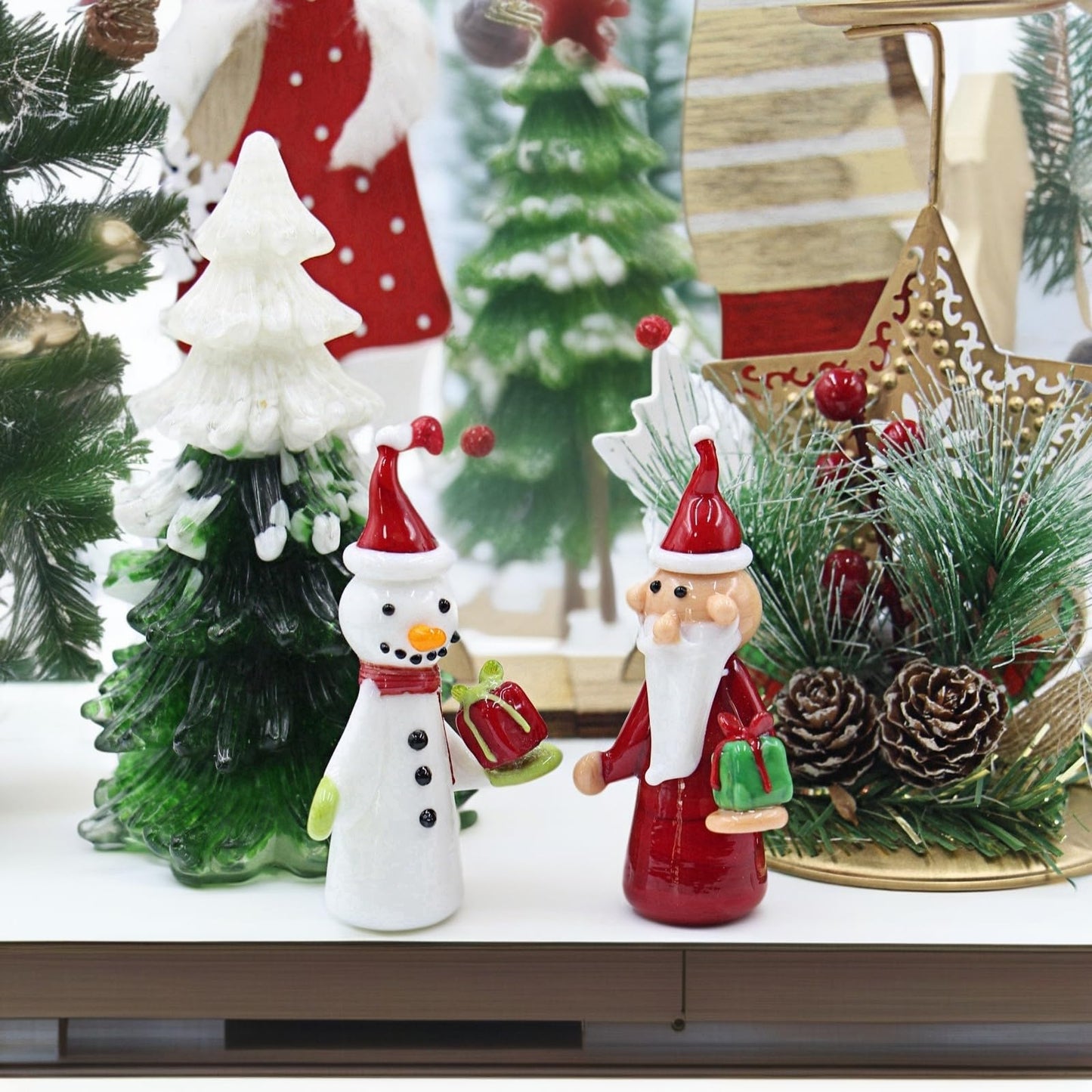 CHIGAGGLE 3¼'' Santa and Snowman Glass Figurines, 2pcs Handmade Glass Miniature Figurines, Set of Creative Christmas Small Hand Blown Glass Collectibles and Gifts - 2Ca2s2