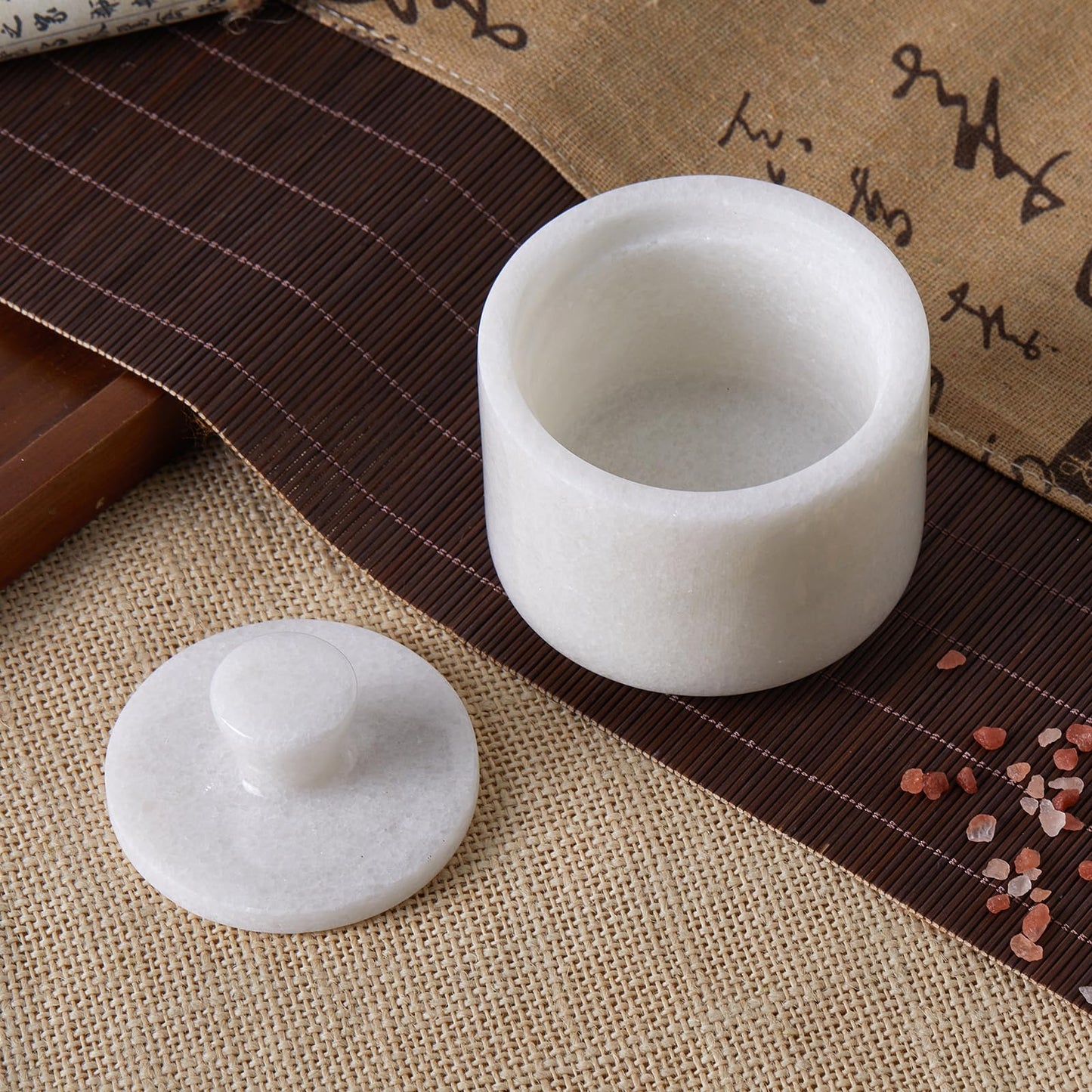 QISENMOR Natural Marble Salt Cellar with Lid, Stone Salt Bowl,Spice jar,Handcrafted Seasoning Storage Box for Kitchen Counte (White)