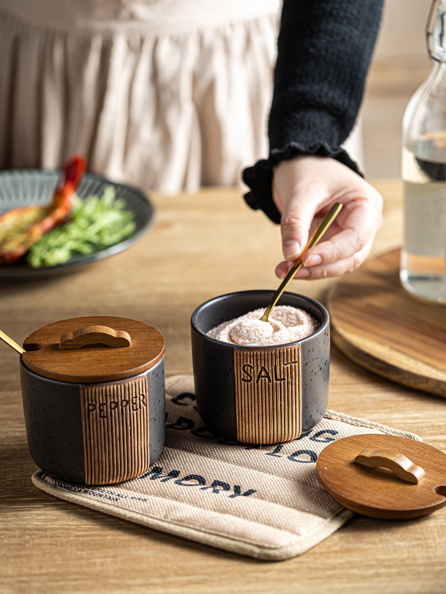 YHOJOY Salt and Pepper Bowl, Ceramic Salt Containers for Countertop, Salt and Pepper Cellar with Lid and Spoons, Black