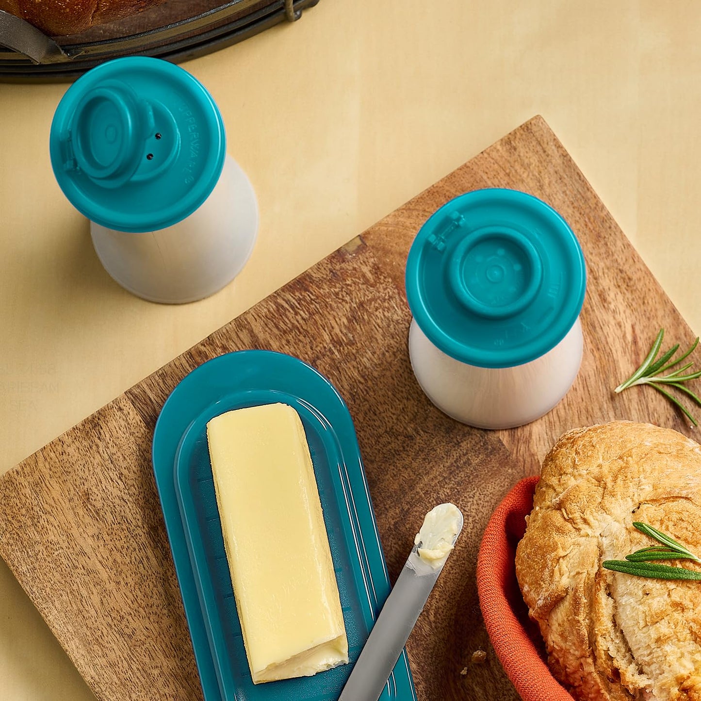 Tupperware Hourglass Salt and Pepper 2-Shaker Set in Teal, Liquid Tight Lids, BPA-Free, Dishwasher Safe