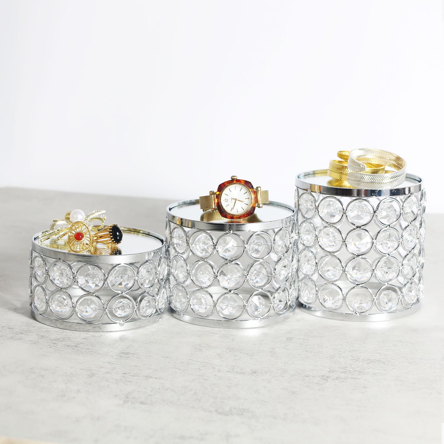 Feyarl 3 Pcs Crystal Display Stands Round Mirrored Risers Decorative Jewelry Perfume Stand Cupcake Figurine Collectible Display Holder for Vanity Table Wedding Home Décor (Silver)