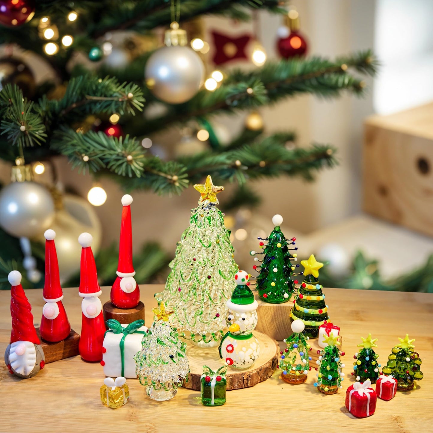HDCRYSTALGIFTS Set of 4 Mini Blown Glass Christmas Figurines Collectible Miniatures Glass Christmas Tree & Snowman & Gift Box Ornaments Festival Gifts for Winter Holiday Home Tabletop Decor