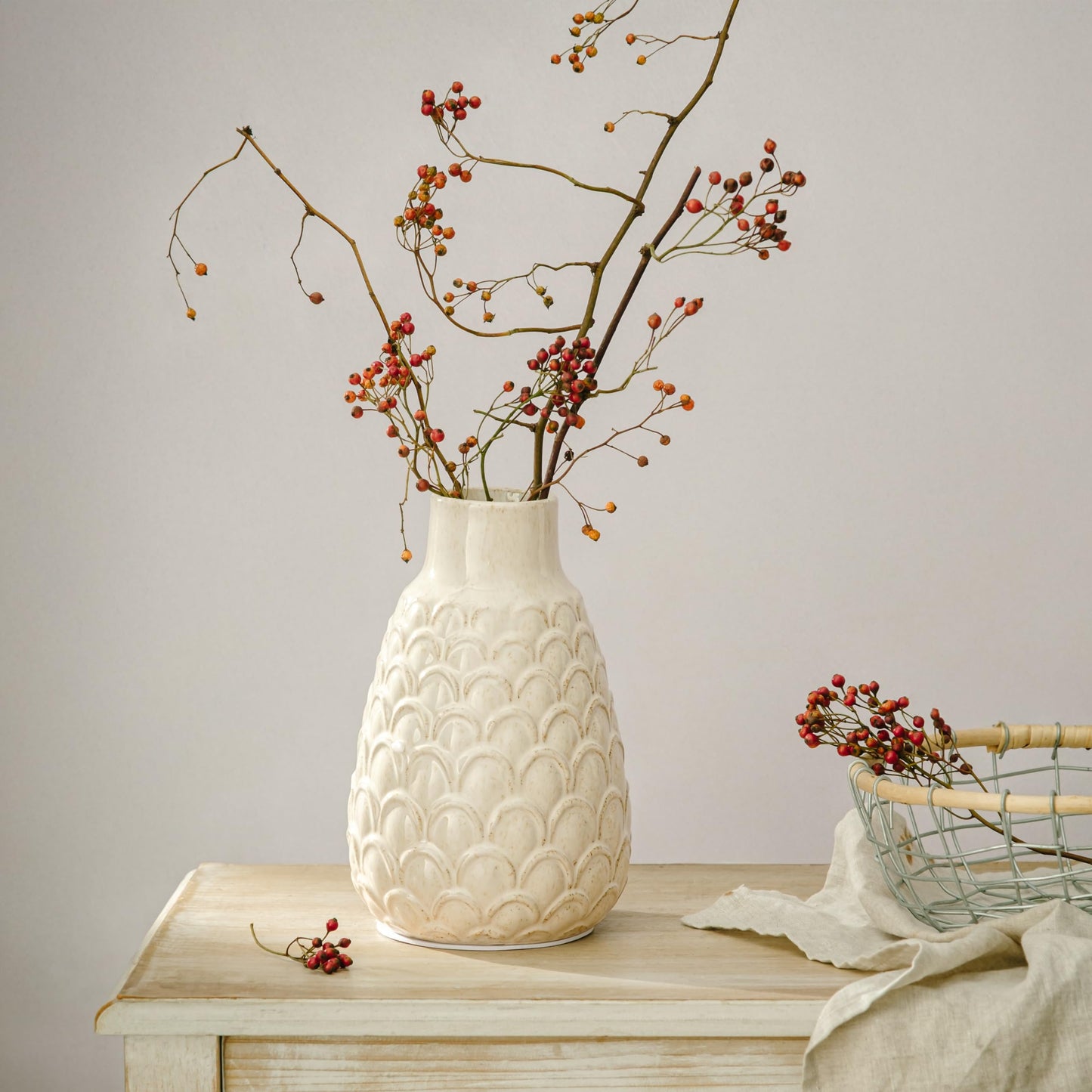 Ceramic Flower Vase, 9.06” Rustic Farmhouse Decorative Vase for Home Decor, Beige Textured Pottery Vase for Pampas Grass, Living Room, Entryway, Mantel, Kitchen Table, Centerpiece
