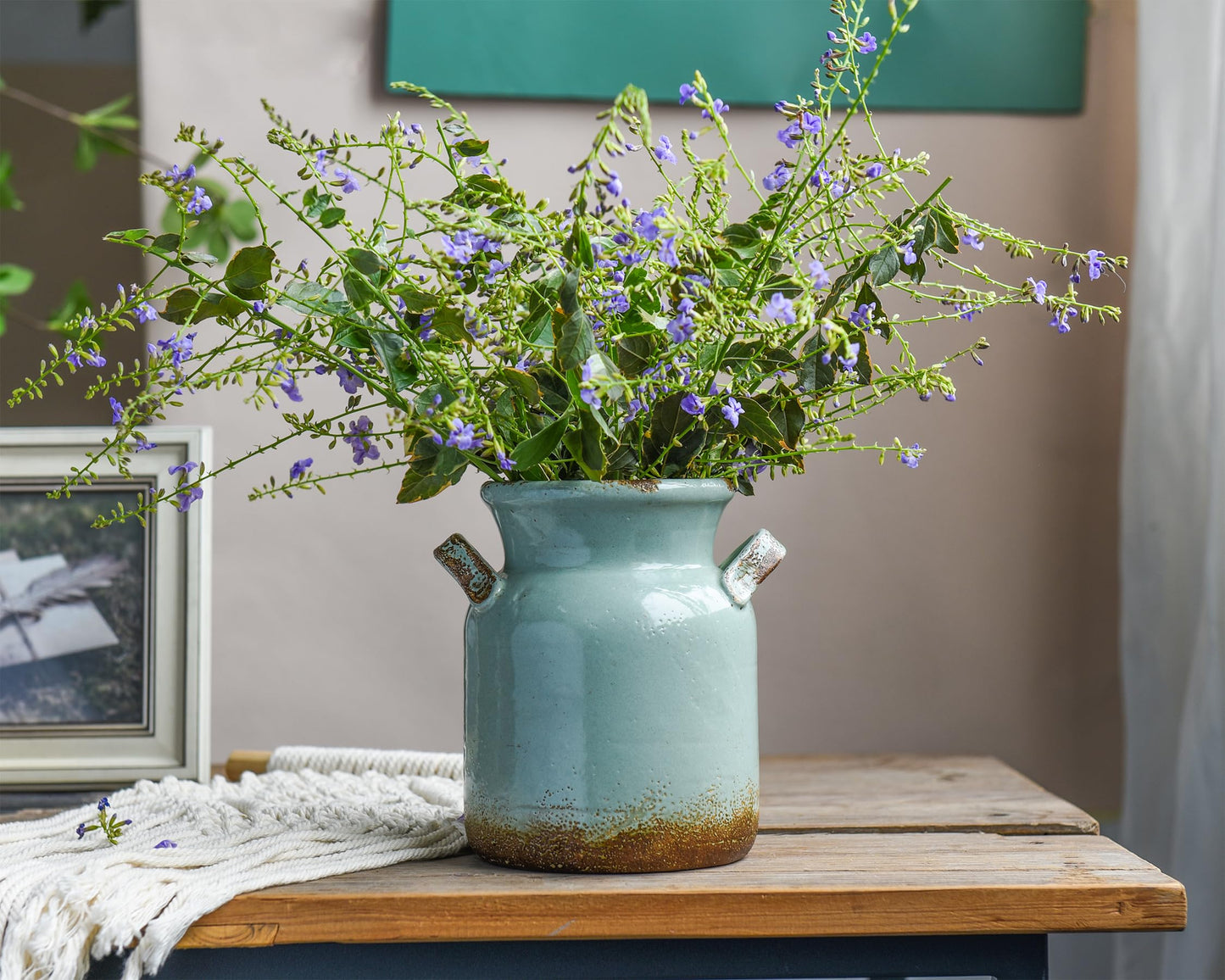 Quoowiit Ceramic Rustic Farmhouse Vase, Distressed Decorative Flower Vases for Home Decor, Ideal Shelf Decor, Green Boho Vase for Living Room Bedroom Kitchen Office Centerpiece Table Decorations