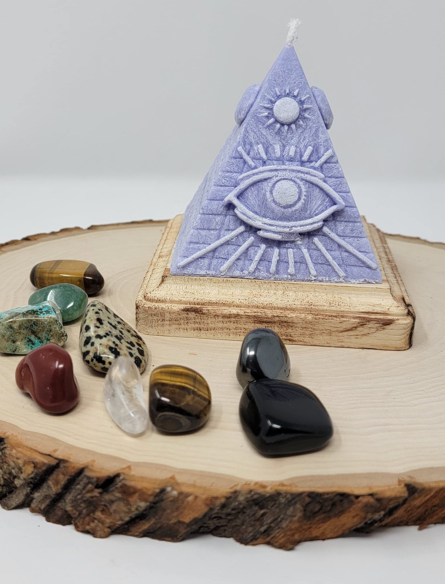 Luxury Pyramid Candle with Reiki-Infused Crystals & Hidden Treasures – Gift-Ready, Eye of Horus Design, Eco-Friendly Wax - Purple