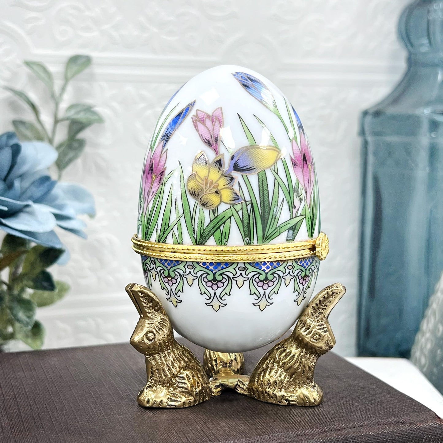 Bard's Brass toned Egg Stand/Holder, Rabbits, 2.125" Diameter