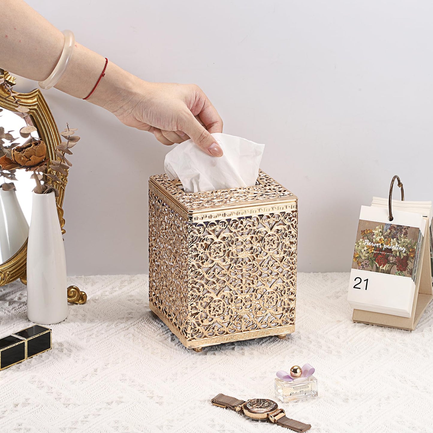 Sumnacon Tissue Box Cover Square Tissue Box with Lid, Metal Tissue Box Holder Stylish Tissue Cover Cube Tissue Box Cover for Bathroom Toilet Kitchen Table Desk Home Office, Gold