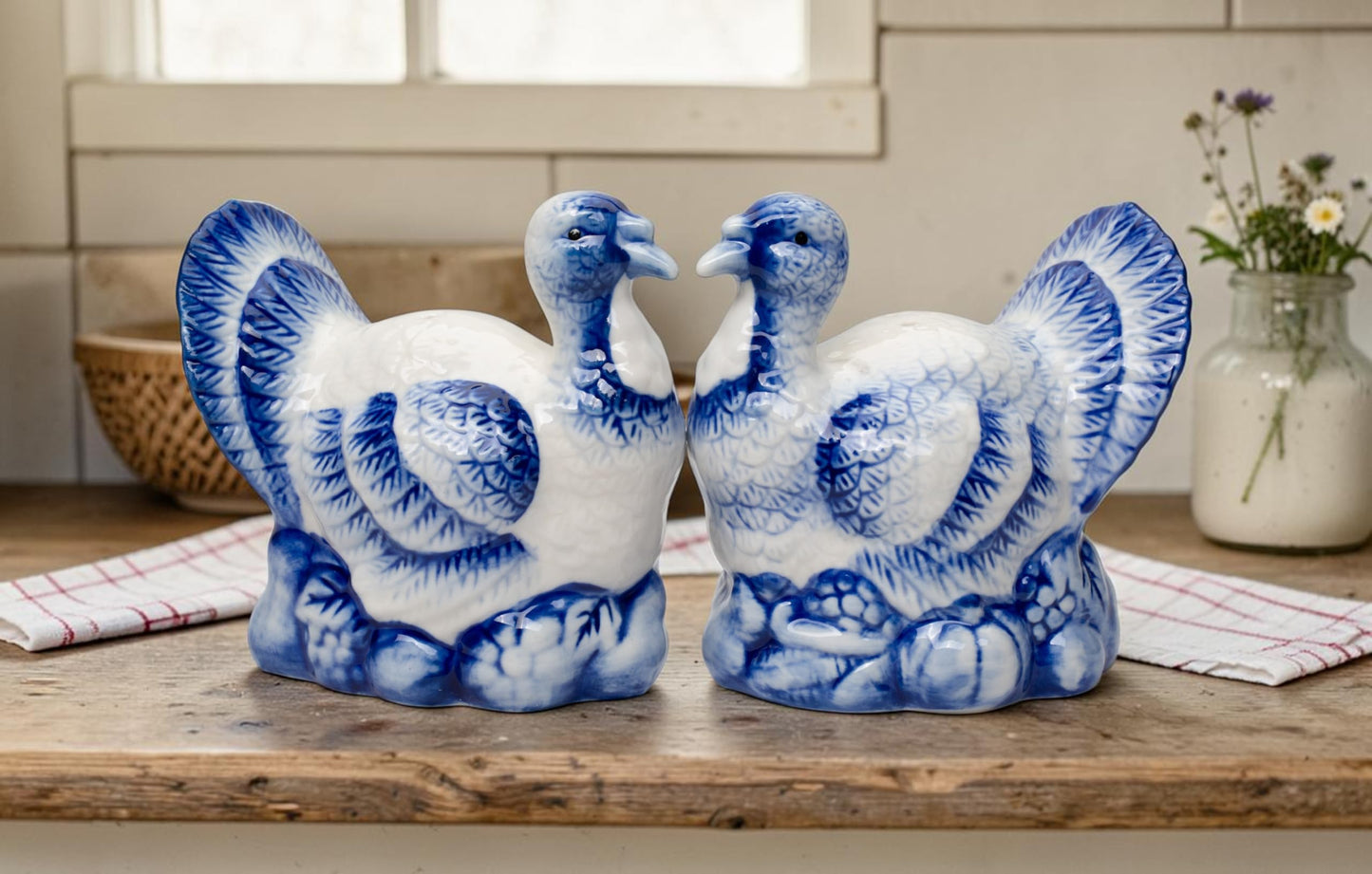 Fine Ceramic Dutch Blue Thanksgiving Harvest Turkey Salt & Pepper Shakers Set, 3-3/4" H