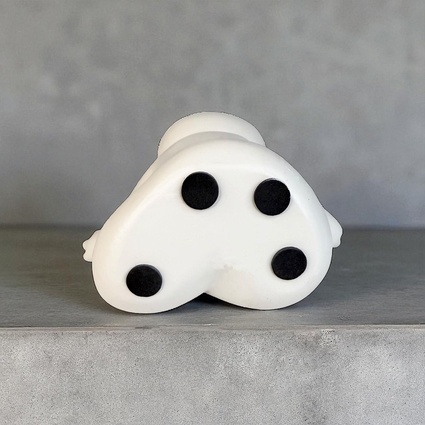 Top Brass Yoga Cat Figurine – Playful White Resin Zen Kitty Statue for Home Meditation Décor, Fun Gift for Pet Lovers & Yogis