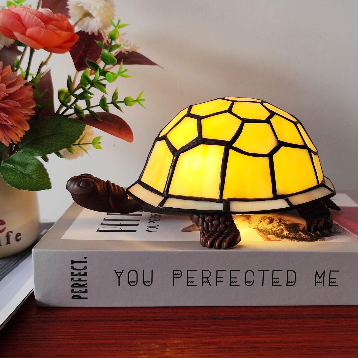 XPHMXP Cute Tortoise Lamp Cream Yellow Turtle Stained Glass Table Lamp Small Night Light Handmade Home Decoration Accent Gifts Light for Children Teenagers