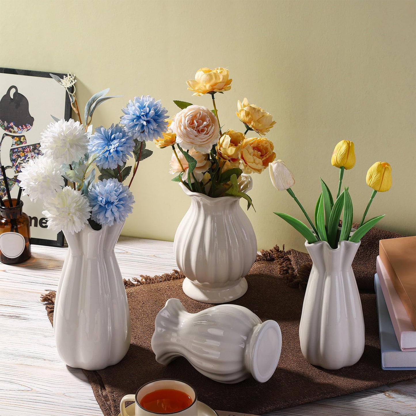 Unique Lotus Designed Ceramic Modern Decorative Bouquet Vases Minimalism Flower Vases for Office Living Room Cabinet Wedding Decorations - 7.8’’