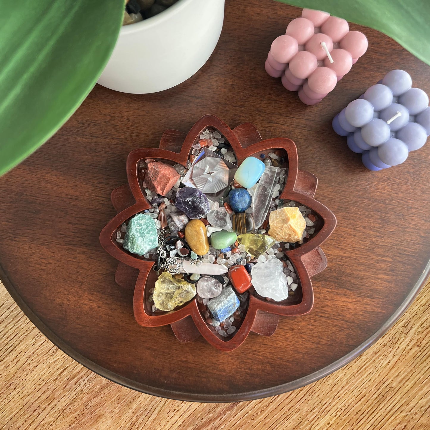 Wooden Lotus Crystal Tray for Stones - Display Your Crystals & Healing Stones - Crystal Holder for Rock Display - Crystal Organizer Bowl for Jewelry (7.87" x 7.87" x .98'') (Acacia Wood)