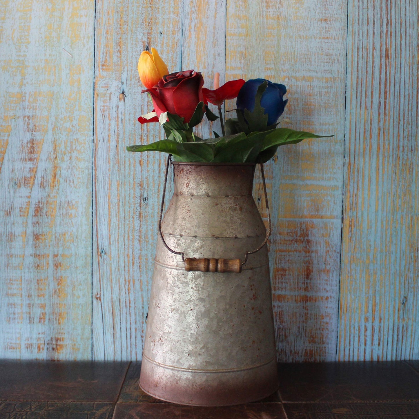 CVHOMEDECO. 10 Inch Galvanized Metal Milk Can with Wooden Handle, Old Rustic Farmhouse Pitcher Jug Vase for Home and Garden Décor. Grey