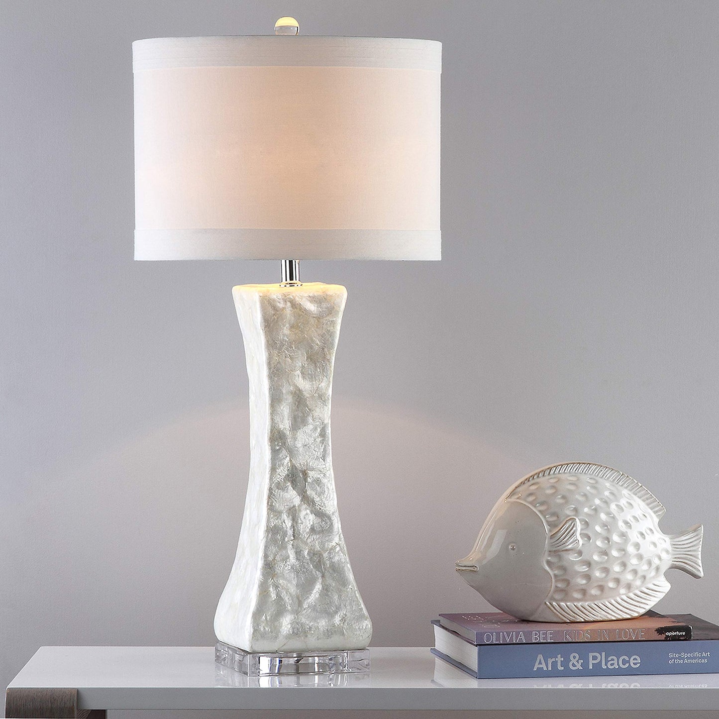 SAFAVIEH Lighting – Shelley Coastal White Capiz Shell Table Lamp, Concave Shell Design, LED Bulb Included (LITS4146A)