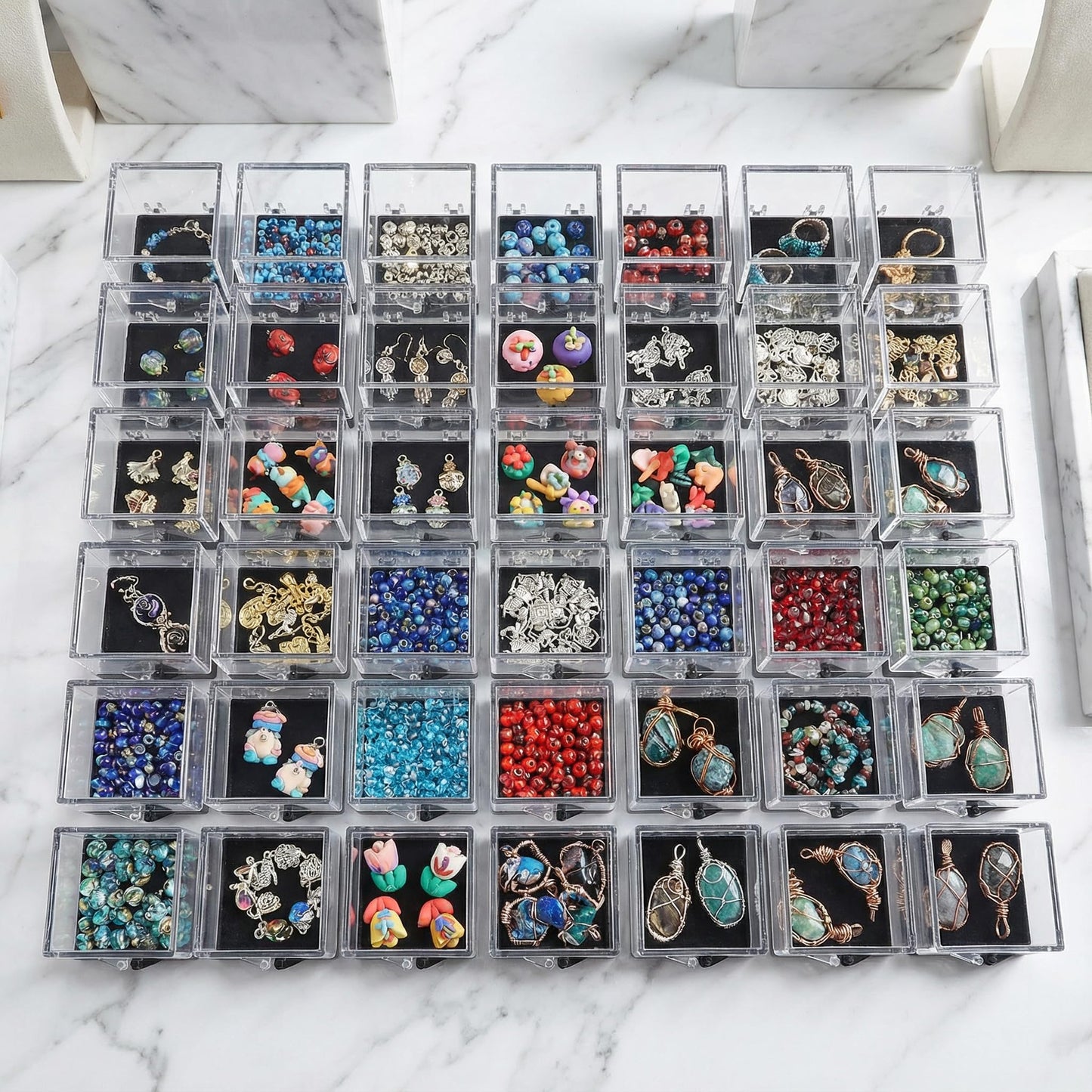 NOLITOY 60 pcs Clear Cube Display Boxes for Mineral Specimens – 35×35×35 mm Transparent Display Cases with Black Base – Collector’s Bulk Set for Rock Crystal Gemstone Storage
